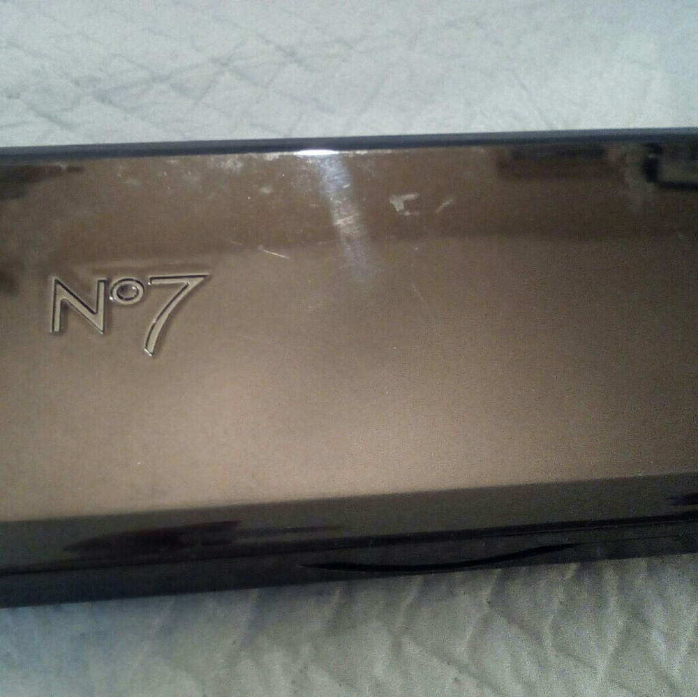 No.7 Nudes eyeshadow palette